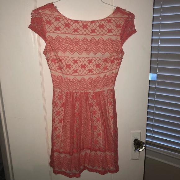 Peach lace cocktail dress - Picture 1 of 4